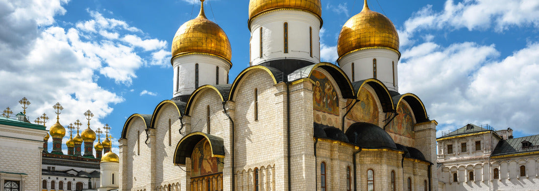 Noah Jigsaw Puzzle Dormition Cathedral (Assumption) inside Moscow Kremlin, Russia. It is famous landmark of Moscow. Russian Orthodox cathedral decorated with ancient frescoes. Old church in Moscow center in summer panorama 1000 pieces