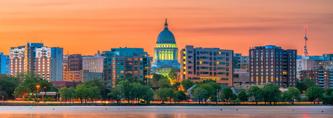 Noah Jigsaw Puzzle Madison, Wisconsin, USA downtown skyline at dusk on Lake Monona panorama 1000 pieces