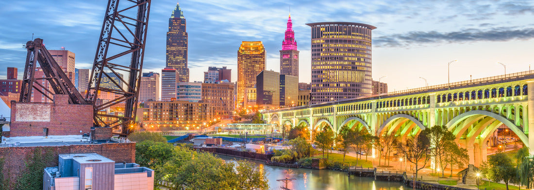 Noah Jigsaw Puzzle Cleveland, Ohio, USA city skyline over the Cuyahoga River panorama 1000 pieces