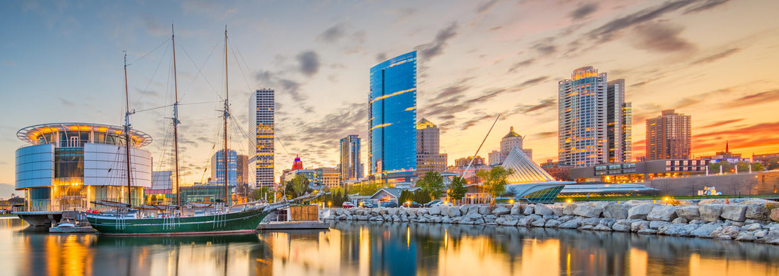 Noah Jigsaw Puzzle Milwaukee, Wisconsin, USA downtown city skyline on Lake Michigan at twilight panorama 1000 pieces