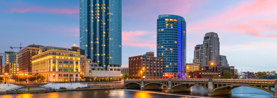 Noah Jigsaw Puzzle Grand Rapids, Michigan, USA downtown city skyline at the Grand River at dusk panorama 1000 pieces
