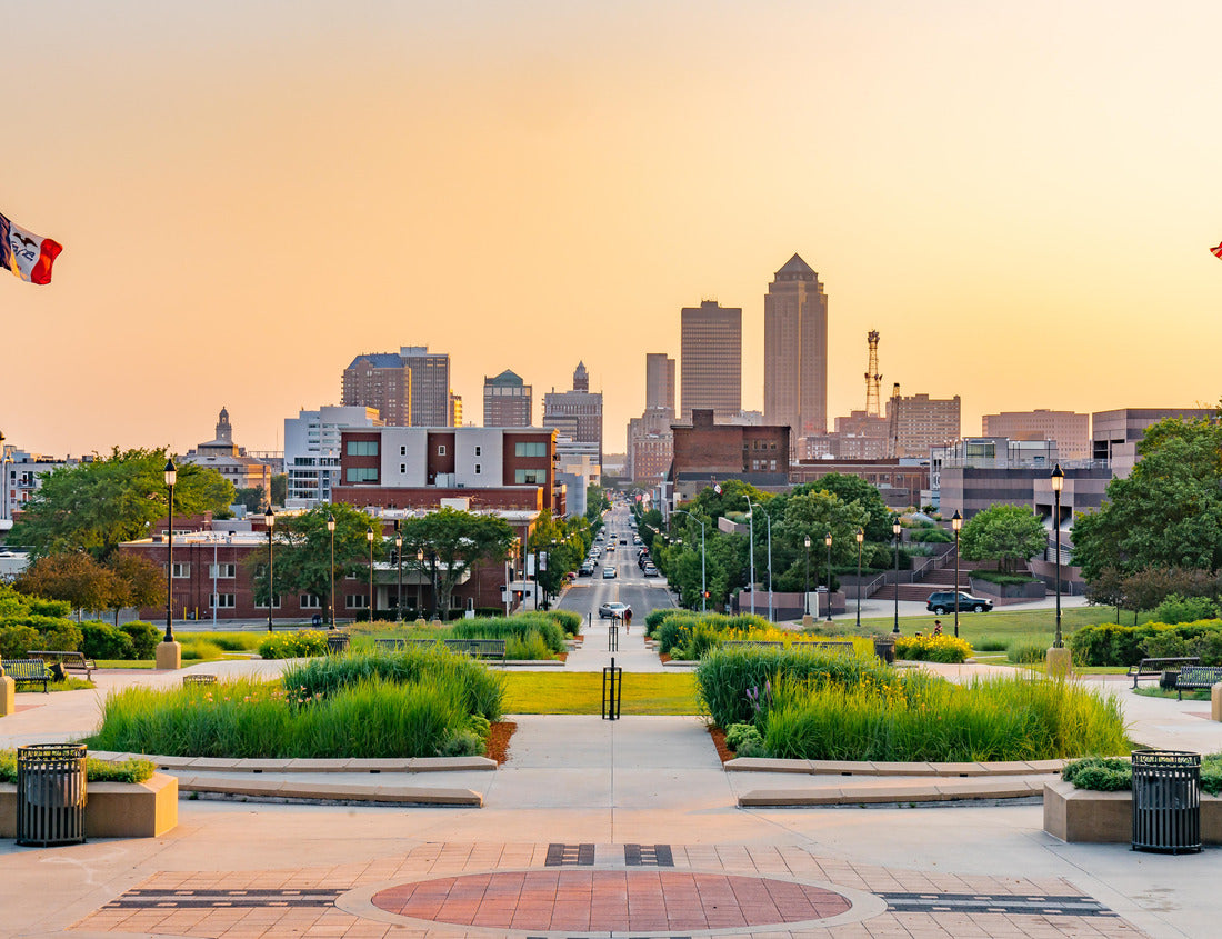 Noah Jigsaw Puzzle Des Moines, Iowa skyline from the state capital at sunset 1000 pieces
