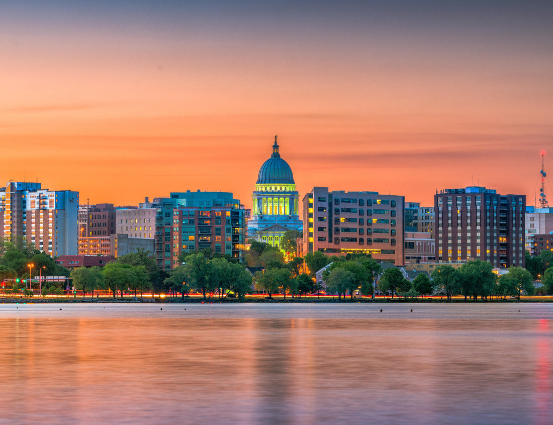 Noah Jigsaw Puzzle Madison, Wisconsin, USA downtown skyline at dusk on Lake Monona 1000 pieces