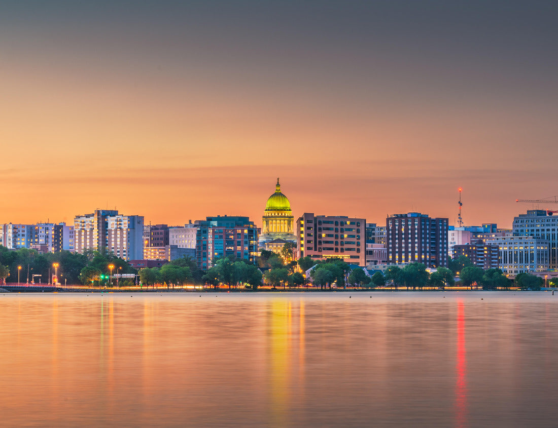 Noah Jigsaw Puzzle Madison, Wisconsin, USA downtown skyline at dusk on Lake Monona 1000 pieces