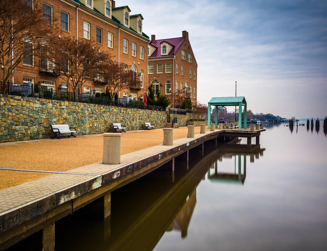 Noah Jigsaw Puzzle Boardwalk and homes along the Potomac River in Alexandria, Virginia 1000 pieces