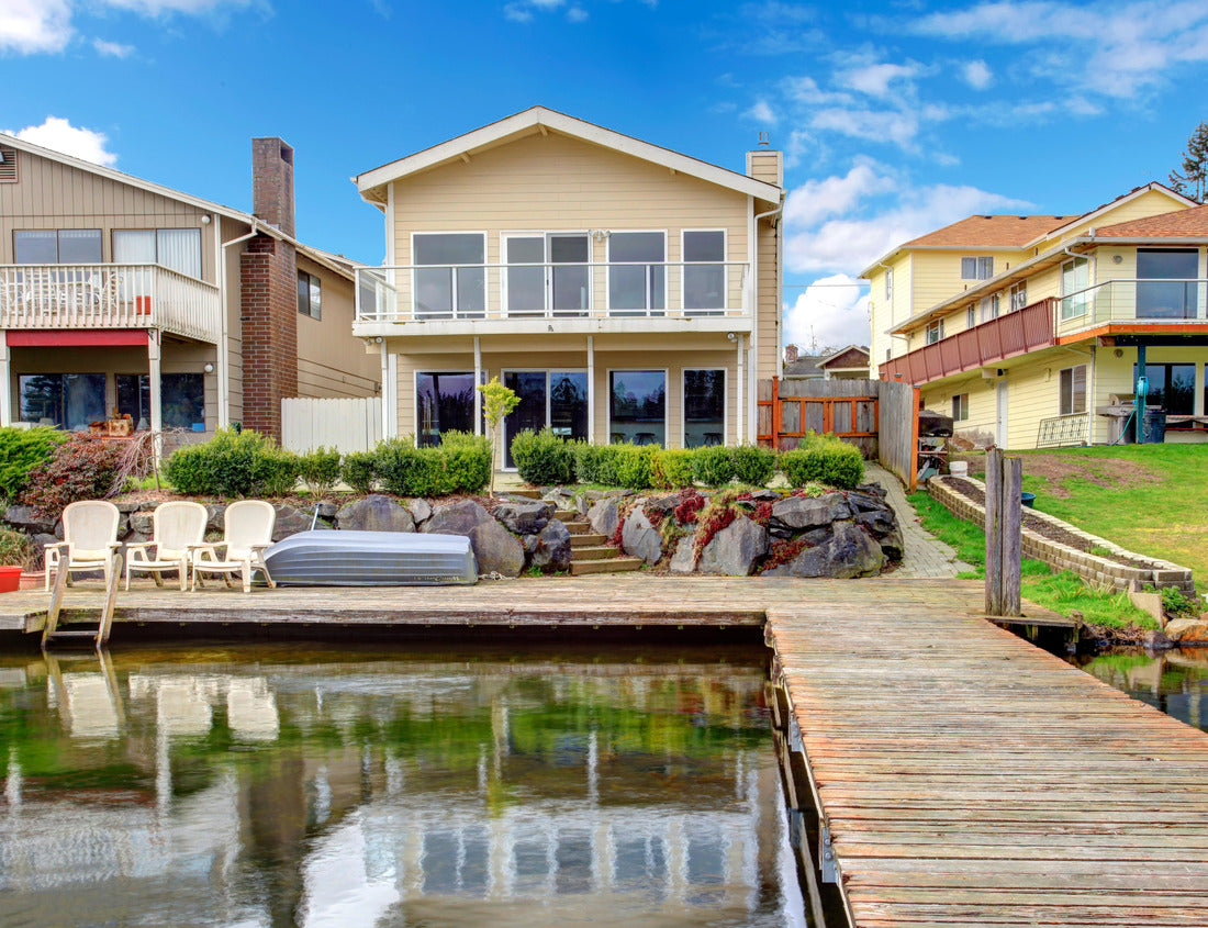 Noah Jigsaw Puzzle Waterfront lake house exterior. Lake Meridian, Kent. Washington State. USA 1000 pieces