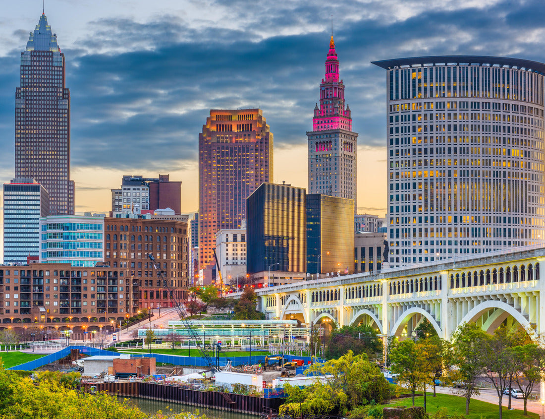 Noah Jigsaw Puzzle Cleveland, Ohio, USA downtown city skyline on the Cuyahoga River at twilight 1000 pieces