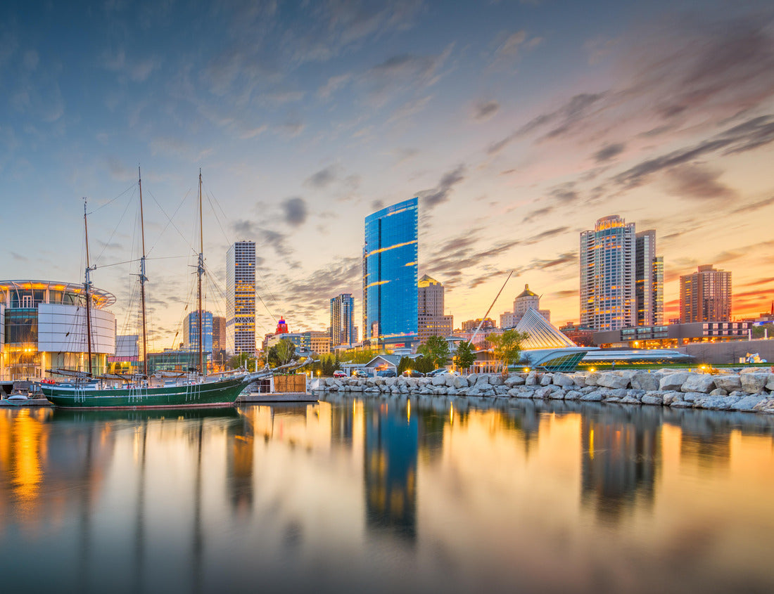 Noah Jigsaw Puzzle Milwaukee, Wisconsin, USA downtown city skyline on Lake Michigan at twilight 1000 pieces