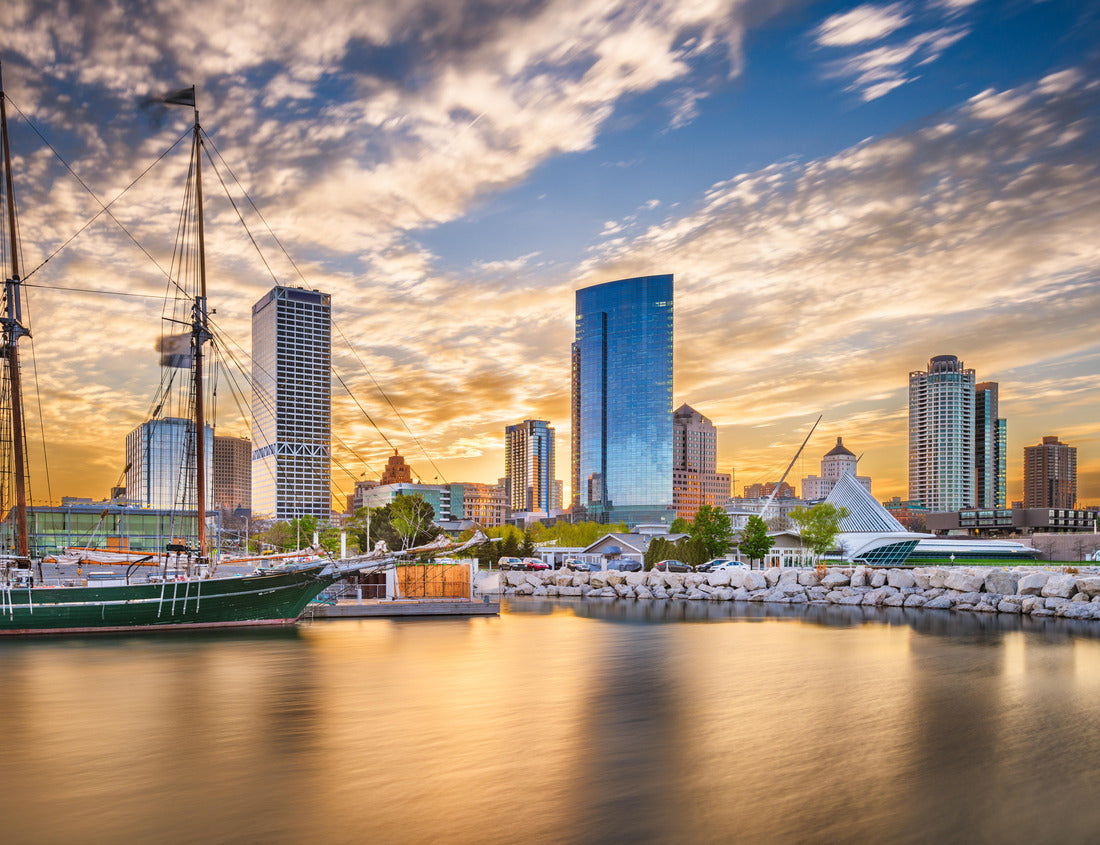 Noah Jigsaw Puzzle Milwaukee, Wisconsin, USA downtown city skyline on Lake Michigan at twilight 1000 pieces