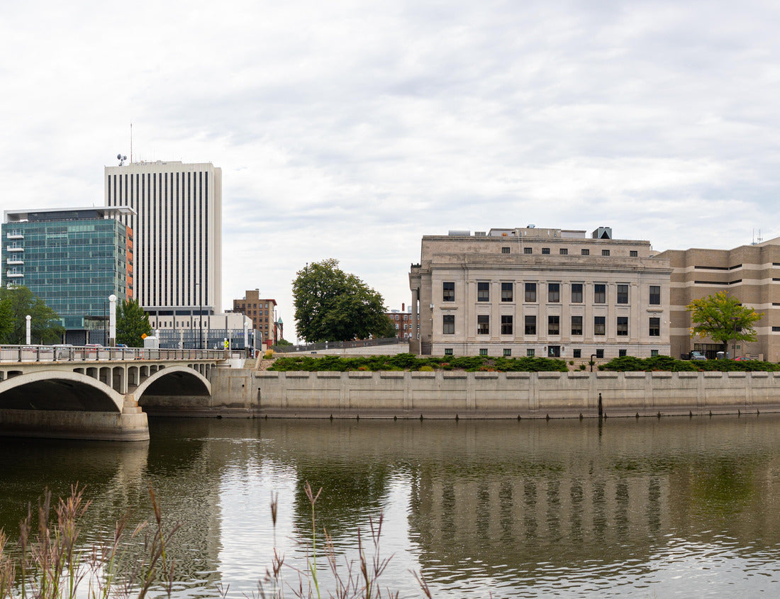 Noah Jigsaw Puzzle Cedar Rapids, city in the state of Iowa, United States of America, as seen across the Cedar River 1000 pieces