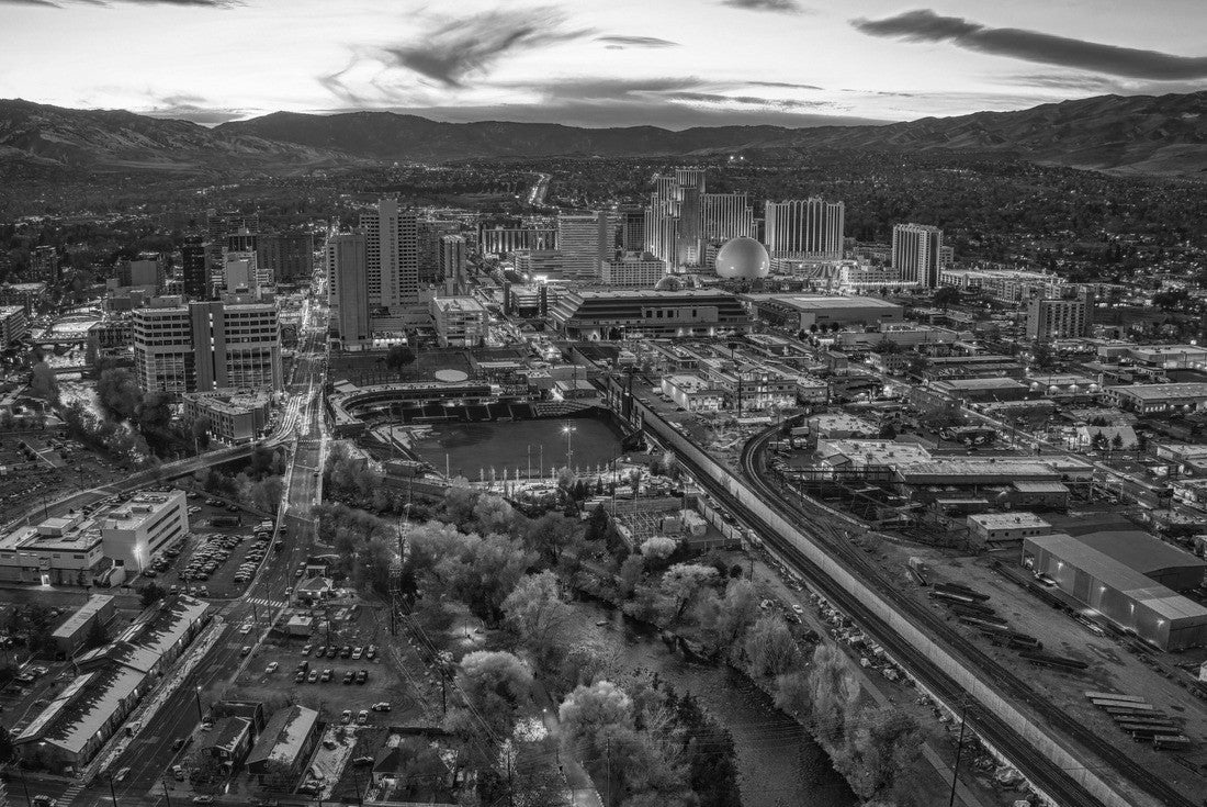 Reno is the other, lesser known Gambling Oasis in Nevada 2000pc PuzzleBlack and White