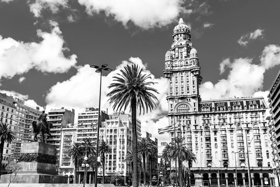 Salvo Palace, an emblem of Montevideo, the capital of Uruguay 2000pc PuzzleBlack and White