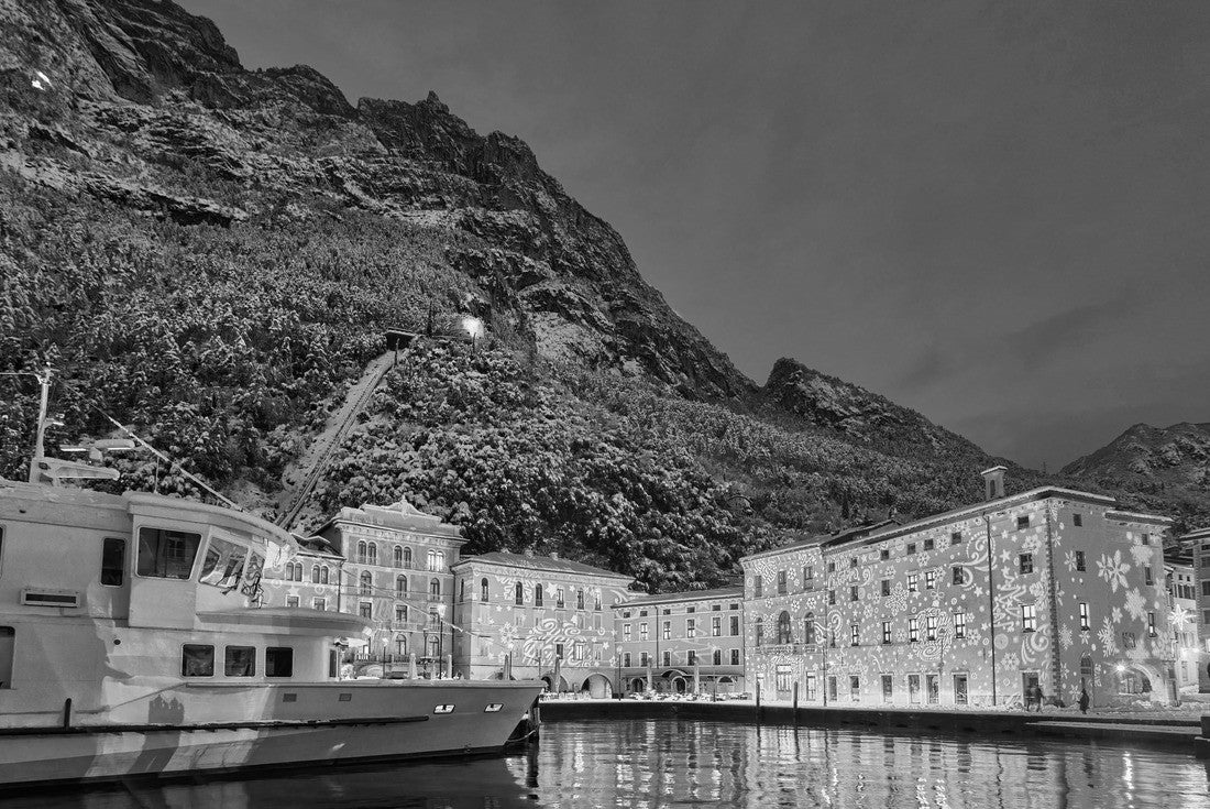 Noah Jigsaw Puzzle Beautiful view of Riva del Garda on a winter day with lots of snow, overlooking the beautiful Lake Garda in a snowy day, surrounded by mountains, Trentino Alto Adige region in black white 2000 pieces