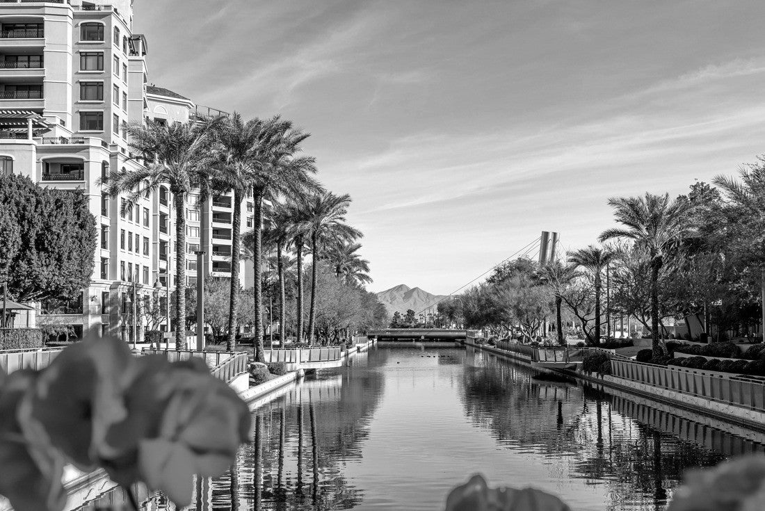 Scottsdale Arizona Waterfront Canal Scene 2000pc PuzzleBlack and White