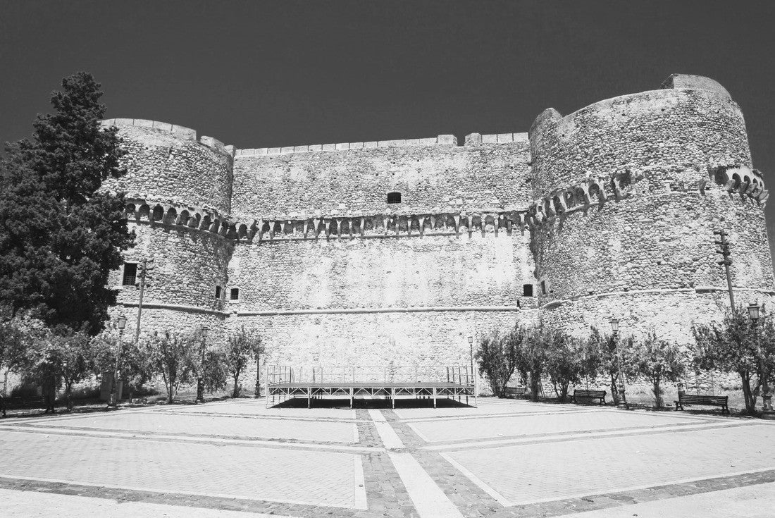 Aragonese Castle in Reggio Calabria, Italy 2000pc PuzzleBlack and White