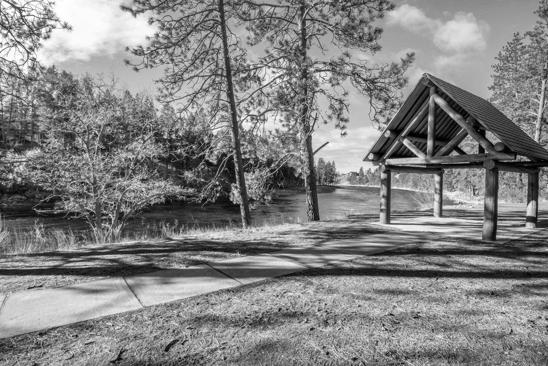 A log gazebo sits in Corbin Park overlooking the Spokane River in Post Falls, Idaho, USA 2000pc PuzzleBlack and White