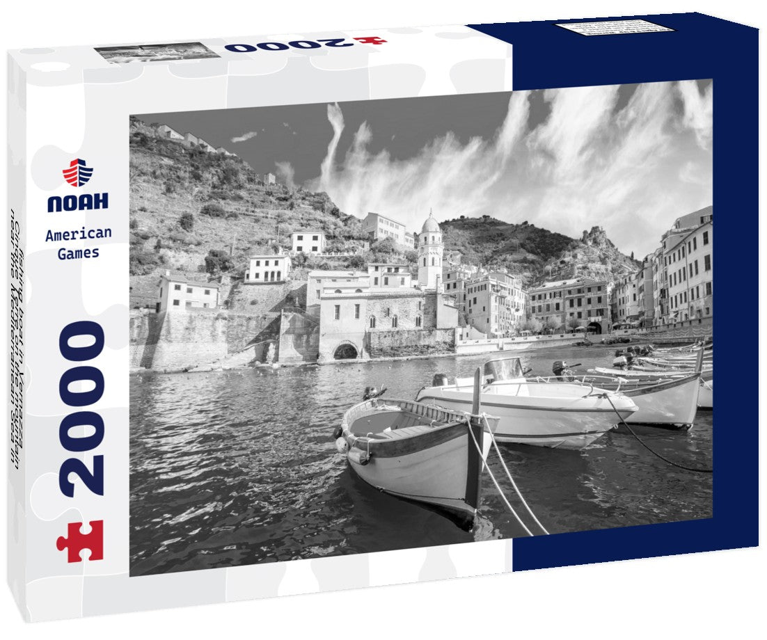 fishing boat in Vernazza - Cinque Terre on the mountain near the Mediterranean Sea in Liguria - Italy 2000pc PuzzleBlack and White