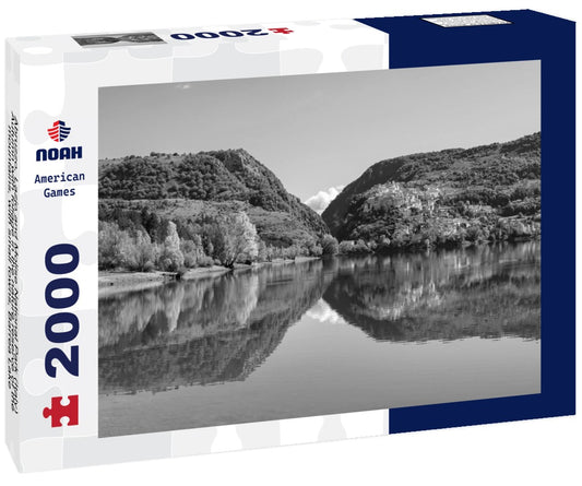 Noah Jigsaw Puzzle Abruzzo, Lazio and Molise National Park (Italy) - Autumn with foliage in the nature reserve of the mountains, with small towns, Barrea Lake, Camosciara and Val Fondillo landmark in black white 2000 pieces