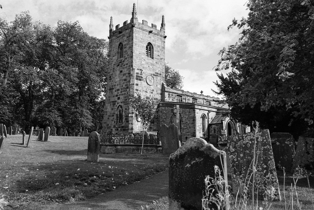 The village of Eyam in the Derbyshire Peak District 2000pc PuzzleBlack and White