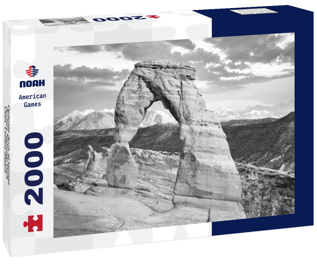 Delicate Arch at sunset, Arches National Park, Utah, United States 2000pc PuzzleBlack and White
