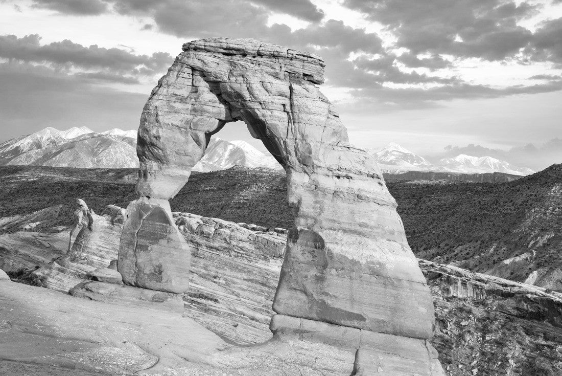 Noah Jigsaw Puzzle Delicate Arch at sunset, Arches National Park, Utah, United States in black white 2000 pieces