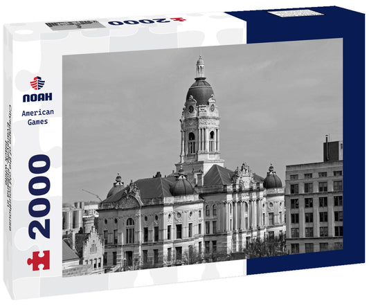 Noah Jigsaw Puzzle Cityscape of the old courthouse Evansville, Indiana in black white 2000 pieces