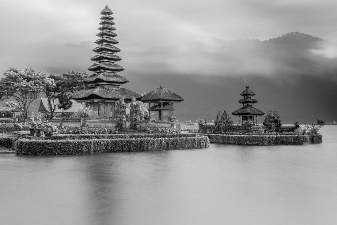 Noah Jigsaw Puzzle Pura Ulun Danu Bratan temple in Bali island. Beautiful balinese temple during sunrise. Balinese landmark. Cloudy sky. Water reflection. Slow shutter speed. Bratan lake, Bali, Indonesia in black white 2000 pieces