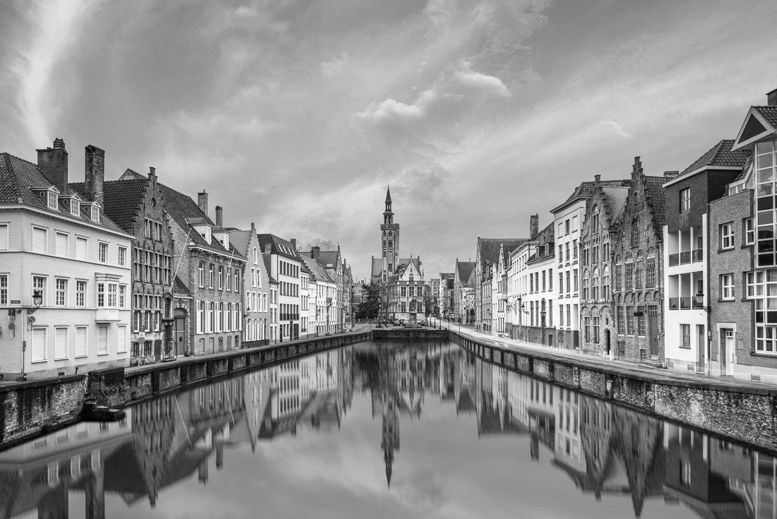 Noah Jigsaw Puzzle Bruges, Belgian historic canals at dusk in black white 2000 pieces