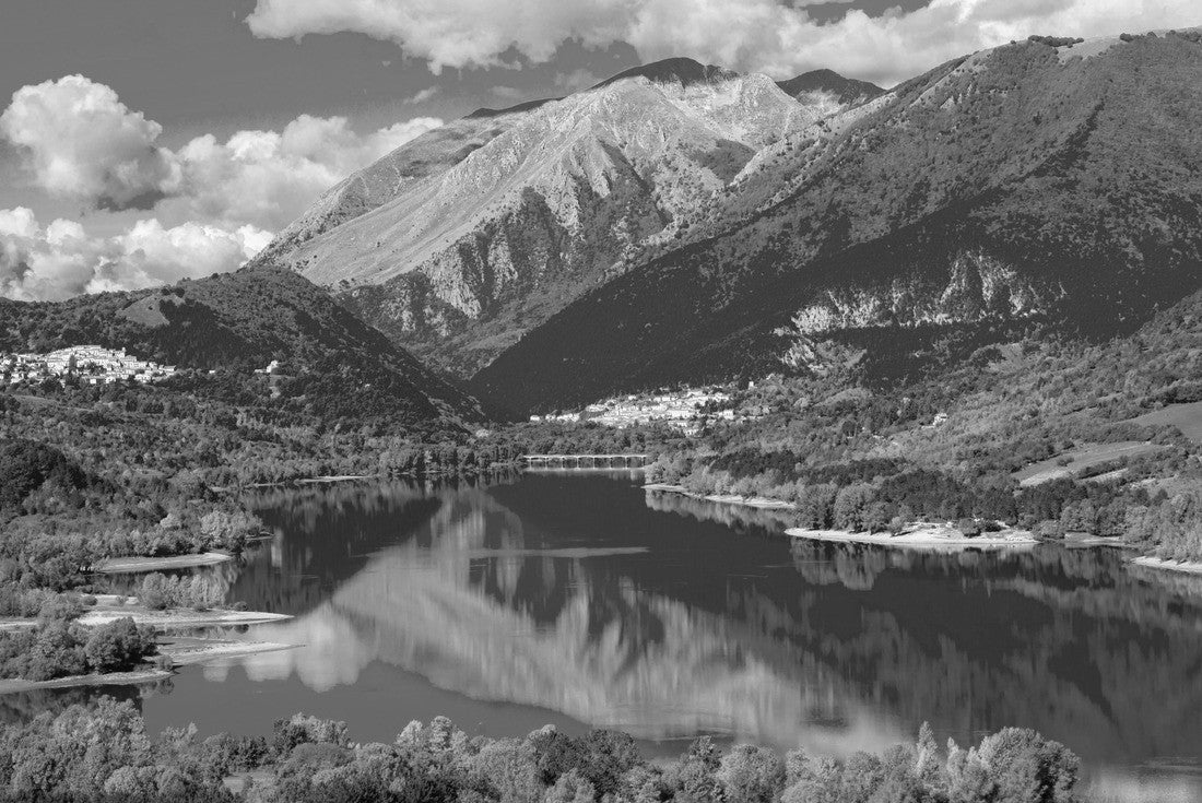 Noah Jigsaw Puzzle National Park Abruzzo, Lazio and Molise (Italy) - Autumn with foliage in the mountains nature reserve, with Barrea Lake, Camosciara and Val Fondillo emblem in black white 2000 pieces