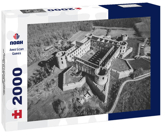 Noah Jigsaw Puzzle Borgholm Castle (Slott) as seen in Öland, Sweden in black white 2000 pieces