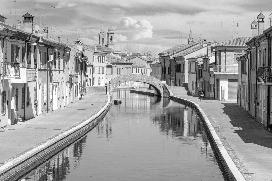 Noah Jigsaw Puzzle Comacchio, Italy - often compared to Venice for the canals and the architecture, Comacchio displays one of the most characteristic old towns in Emilia Romagna in black white 2000 pieces