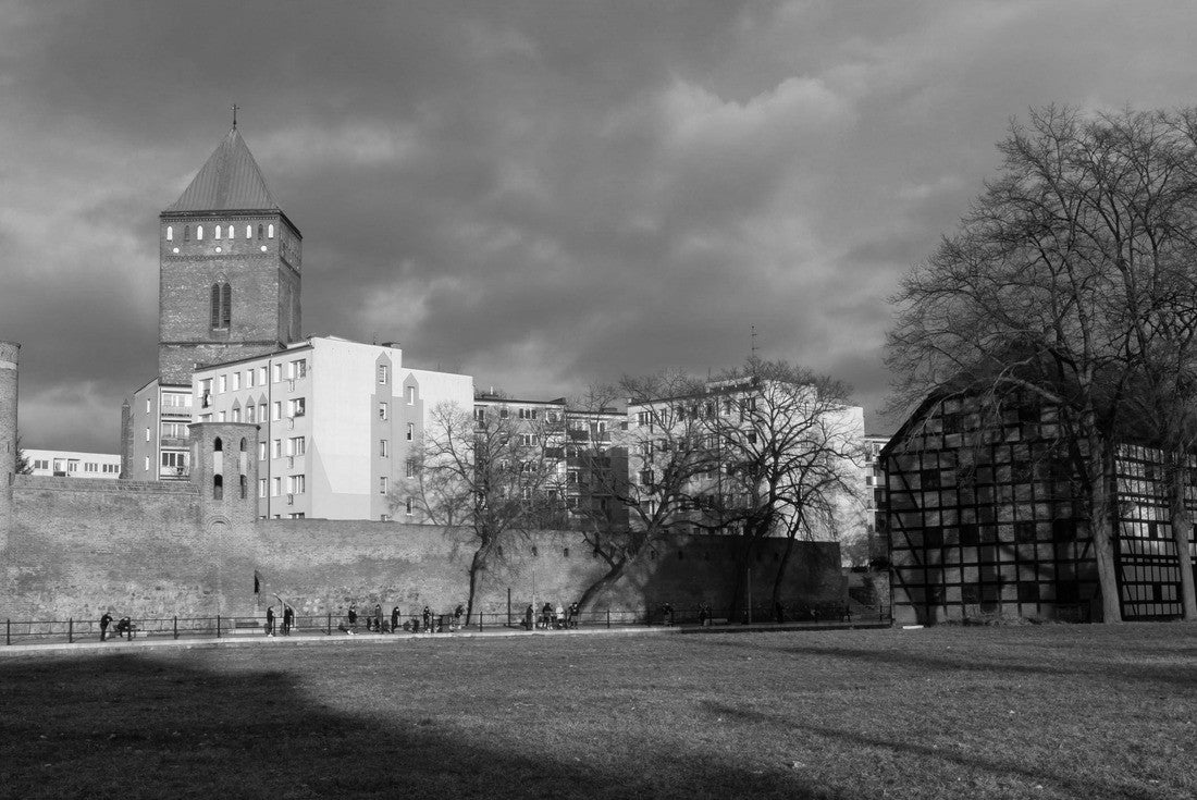 Noah Jigsaw Puzzle Goleniów, Poland: Medieval town walls, Powder Tower (or Prison Tower), Mint Tower, Tower of St. Catherine church in black white 2000 pieces