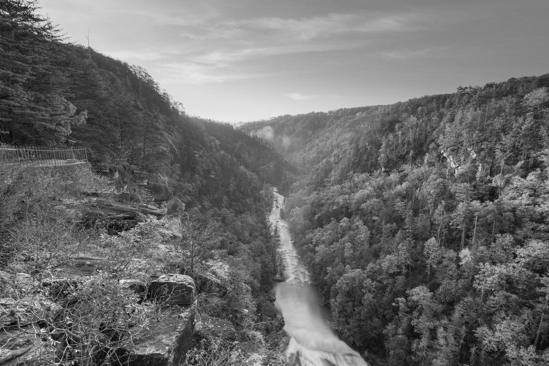 Tallulah Falls, Georgia, USA with a view of the Tallulah Gorge in the fall season 2000pc PuzzleBlack and White