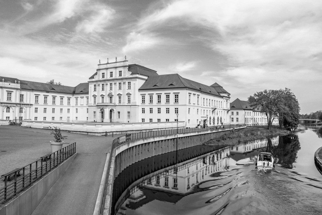 the baroque palace in Oranienburg on the Havel 2000pc PuzzleBlack and White