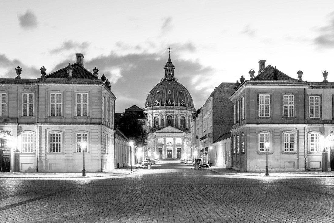 Noah Jigsaw Puzzle Amalienborg at blue hour in Copenhagen, Denmark in black white 2000 pieces