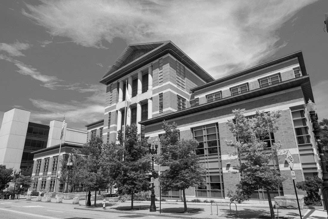 Worcester District Courthouse at 225 Main Street in downtown Worcester, Massachusetts MA, USA 2000pc PuzzleBlack and White