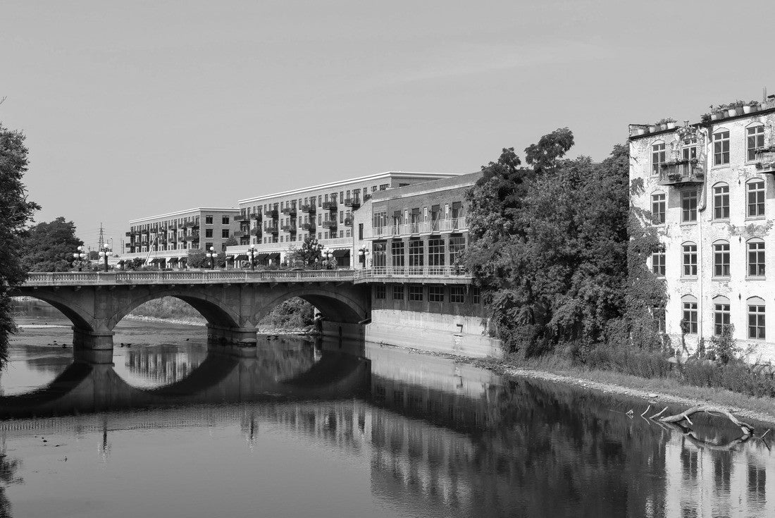 Looking down the Fox River on a beautiful Summer morning. Aurora, Illinois, USA 2000pc PuzzleBlack and White