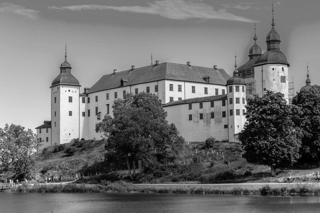 Läckö Castle is located in the municipality of Lidköping in Västergötland on Kållandsö 2000pc PuzzleBlack and White
