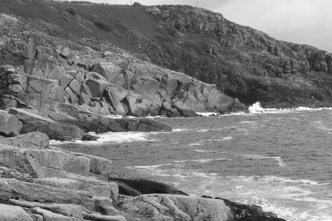 Noah Jigsaw Puzzle Boscawen Cliffs at Chough Zawn, Zawn Gamper and Tater-du lighthouse in black white 2000 pieces