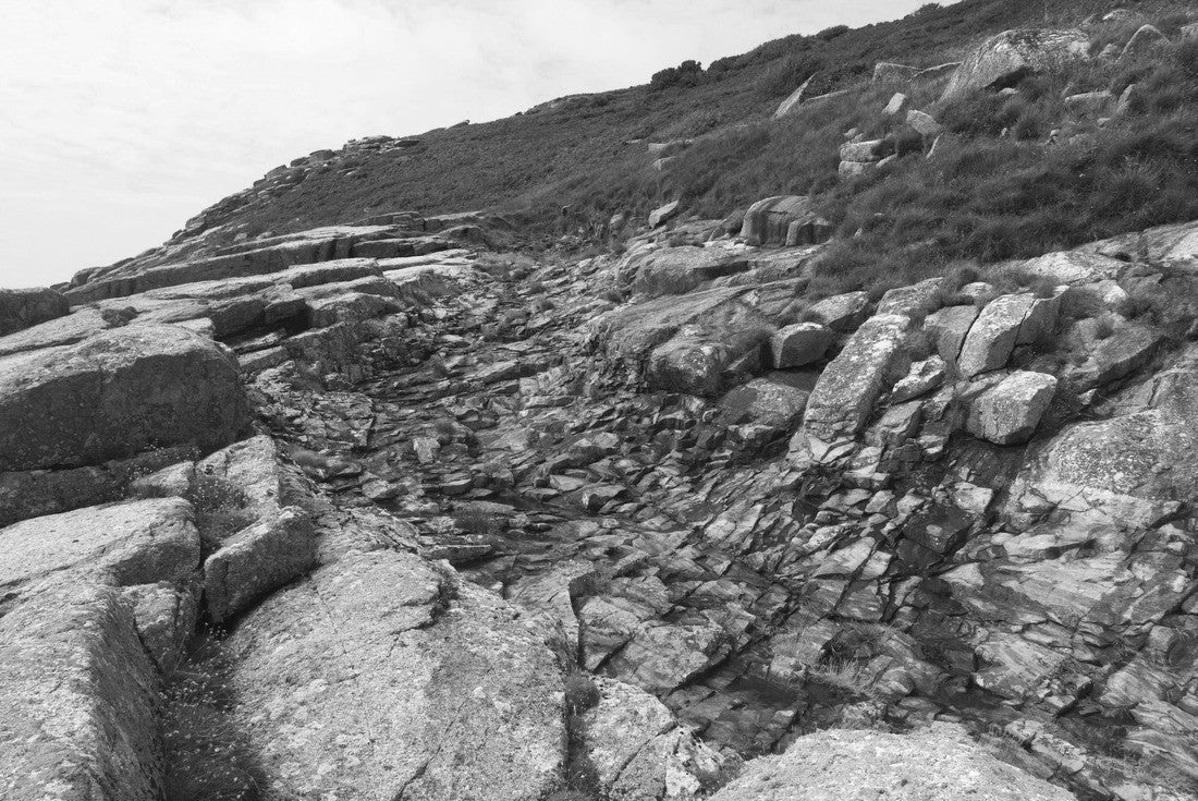 Water erosion at Boscawen Cliffs, Cornwall, United Kingdom 2000pc PuzzleBlack and White