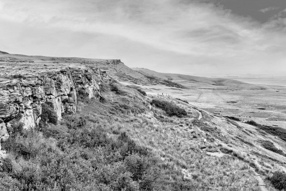 Landscapes of the Head Smashed in Buffalo Jump in rural Alberta 2000pc PuzzleBlack and White