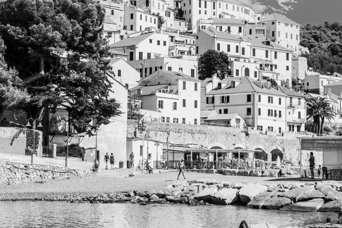 The village of Cervo on the Italian Riviera in the province of Imperia, Liguria, Italy 2000pc PuzzleBlack and White
