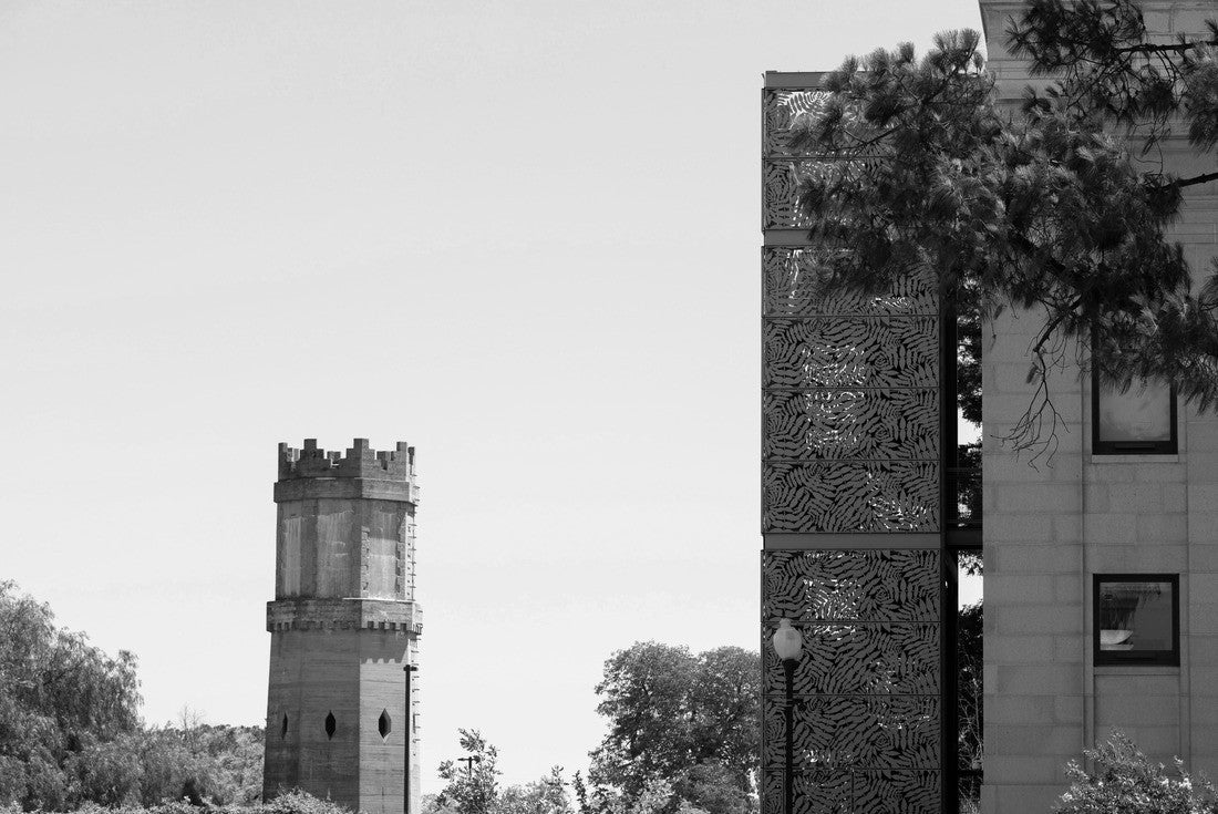 Daytime view of the historic city center of Fairfield, California, USA 2000pc PuzzleBlack and White