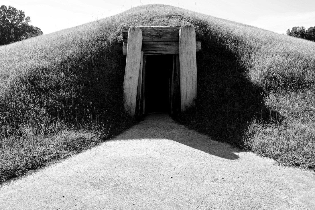 Ocmulgee Mounds National Historical Park in Macon, Georgia preserves earthworks built by South Appalachian Mississippian culture. Entrance to circular earth lodge built for meetings and ceremonies 2000pc PuzzleBlack and White