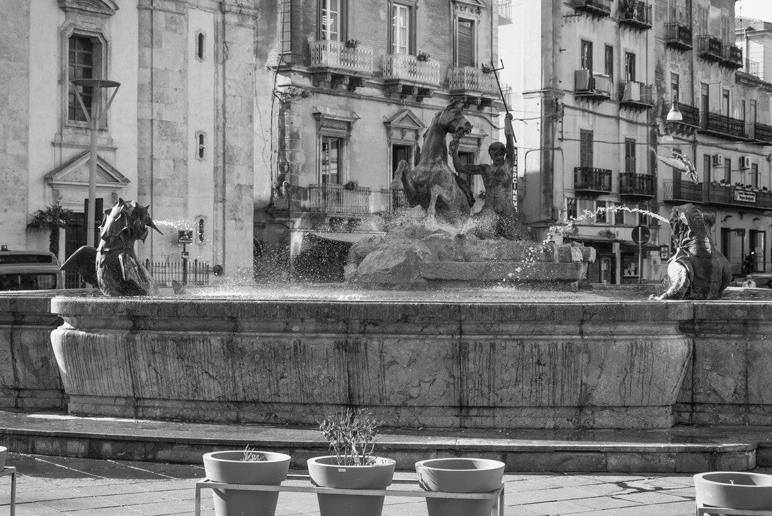 Garibaldi Square in Caltanissetta City Center, Sicily, Italy 2000pc PuzzleBlack and White