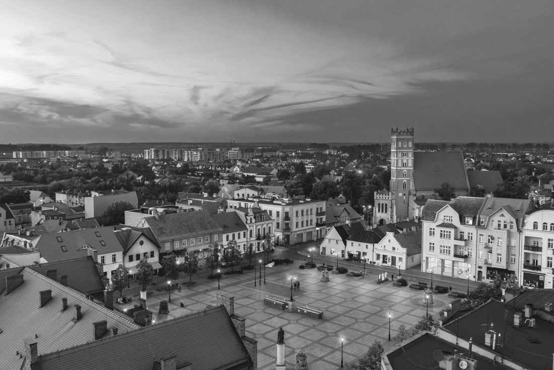 the old town of Sroda Wielkopolska (Poland) 2000pc PuzzleBlack and White