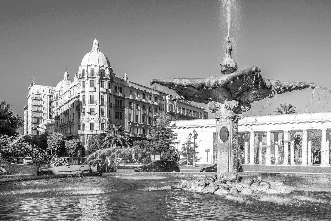the Sele Fountain in the streets of Foggia, Italy 2000pc PuzzleBlack and White