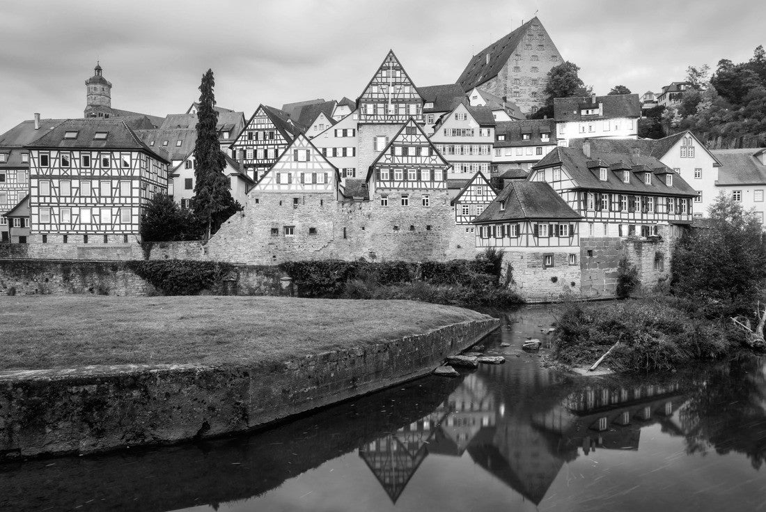 Gothic half-timbered houses reflected in the blue river in the old town of Schwäbisch Hall, Germany 2000pc PuzzleBlack and White