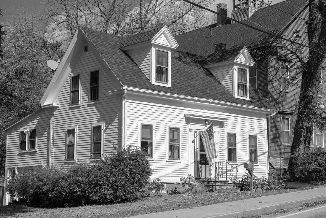 Historic residence house at 103 Whipple Road in Kittery Point in town of Kittery, Maine 2000pc PuzzleBlack and White