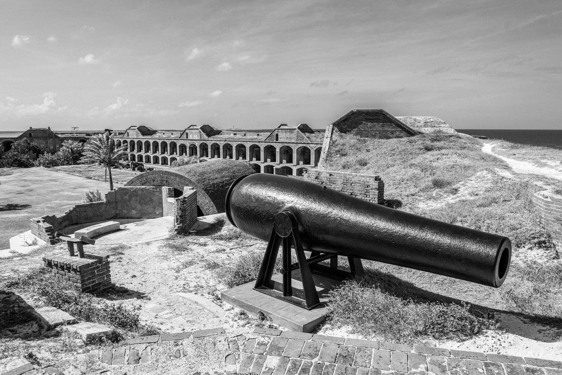 cannon on the roof of Fort Jefferson, Dry Tortuga Island, Florida, USA 2000pc PuzzleBlack and White